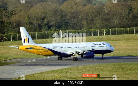 Foto del fascicolo datata 21/04/10 di un aereo della Monarch Airlines all'aeroporto di Birmingham. I piani per resuscitare Monarch Airlines sei anni dopo il suo collasso sono stati messi in dubbio. Data di emissione: Giovedì 31 agosto 2023. Foto Stock