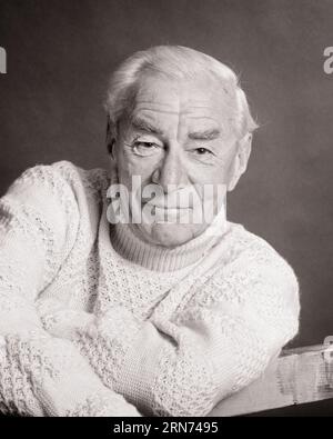 1970s PORTRAIT OF SERIOUS SENIOR MAN WEARING TURTLENECK CABLE KNIT SWEATER LOOKING AT CAMERA  - p8027 HAR001 HARS SENIOR WOMAN SUCCESS RETIREE HAPPINESS OLD AGE OLDSTERS HEAD AND SHOULDERS OLDSTER EXPERIENCED LEADERSHIP PRIDE ELDERS HALF SMILE SINCERE SOLEMN ELDERLY WOMAN FOCUSED INTENSE BLACK AND WHITE CABLE CAREFUL CAUCASIAN ETHNICITY EARNEST HAR001 INTENT OLD FASHIONED TURTLENECK Stock Photo