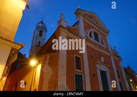 Facciata esterna Cattedrale di nostra Signora dell'assunzione ad Ajaccio, di notte isola Corsica, Francia. Foto Stock