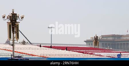 (150820) -- PECHINO, 20 agosto 2015 -- foto scattata il 20 agosto 2015 mostra lo stand di osservazione presso Piazza Tian anmen a Pechino, capitale della Cina. ) (Zkr) CHINA-BEIJING-PARTERRE(CN) YinxGang PUBLICATIONxNOTxINxCHN 150820 Beijing Aug 20 2015 la foto scattata IL 20 agosto 2015 mostra lo stand di OSSERVAZIONE PRESSO la piazza Tian anmen a Pechino capitale della Cina CCR China Beijing Parterre CN YinxGang PUBLICATIONxNOTxINxCHN Foto Stock