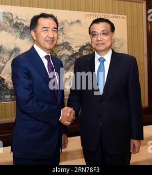 (150825) -- PECHINO, 25 agosto 2015 -- il Premier cinese li Keqiang (R) incontra il primo Vice primo Ministro del Kazakistan Bakytzhan Sagintayev, che viene in Cina per la settima riunione del Comitato di cooperazione Cina-Kazakistan a Pechino, capitale della Cina, 25 agosto 2015. ) (Wjq) CHINA-BEIJING-li KEQIANG-KAZAKH VICE PM-MEETING (CN) RaoxAimin PUBLICATIONxNOTxINxCHN 150825 Pechino agosto 25 2015 il Premier cinese di sinistra Keqiang r incontra i primi Vice primi Ministri del Kazakistan Bakytzhan Sagintayev che VIENE IN Cina per la settima riunione del Comitato di cooperazione del Kazakistan a Pechino Foto Stock