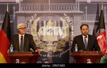 (150830) -- KABUL, 30 agosto 2015 -- il ministro degli Esteri afghano Salahuddin Rabbani (R) interviene durante una conferenza stampa congiunta con il ministro degli Esteri tedesco Frank-Walter Steinmeier a Kabul, Afghanistan, 30 agosto 2015. In visita al ministro degli esteri tedesco Frank-Walter Steinmeier ha detto domenica che il suo paese continuerà a sostenere l'Afghanistan e assisterà questo paese a lungo termine. ) AFGHANISTAN-KABUL-GERMANIA-FM-VISITA AhmadxMassoud PUBLICATIONxNOTxINxCHN 150830 Kabul ago 30 2015 i ministri degli Esteri afghani Salahuddin Rabbani r interviene durante una conferenza stampa congiunta con i ministri degli Esteri tedeschi p. Foto Stock