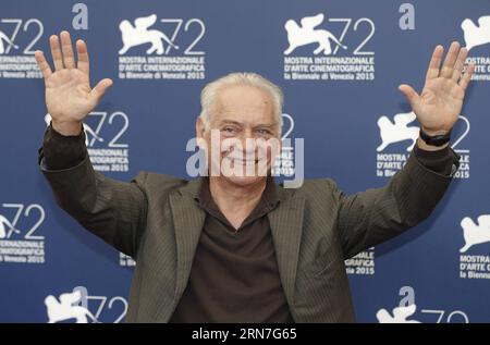 INTRATTENIMENTO RED CARPET 72. Filmfest Venedig: Photocall the Wait (150905) -- VENEZIA, 5 settembre 2015 -- Giorgio Colangeli partecipa a una photocall per l'attesa durante la 72a Mostra del Cinema di Venezia all'isola del Lido di Venezia, 5 settembre 2015. ) ITALY-VENICE-FILM FESTIVAL-THE WAIT-PHOTOCALL YexPingfan PUBLICATIONxNOTxINxCHN Entertainment Red Carpet 72 Film Festival Venezia Photo Call The Wait 150905 Venezia 5 settembre 2015 Giorgio Colangeli partecipa a una foto call per l'attesa durante la 72a Mostra del Cinema di Venezia AL Lido Islanda a Venezia 5 settembre 2015 Italy Venice Film Festival The aspetta foto chiama Ye Foto Stock