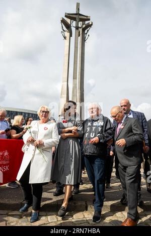 Danzica, Polonia. 31 agosto 2023. Henryka Strycharska Krzywonos, Aleksandra Dulkiewicz e Lech Walesa sono visti durante il 43° anniversario degli accordi di agosto 1980 presso la Piazza della solidarietà. Gli accordi sono stati un inizio simbolico del sindacato di solidarietà. Conclusero l'ondata di scioperi dei lavoratori nel 1980 e contribuirono al crescente ruolo di Lech Walesa e alla caduta del comunismo in Polonia nel 1989. Credito: SOPA Images Limited/Alamy Live News Foto Stock