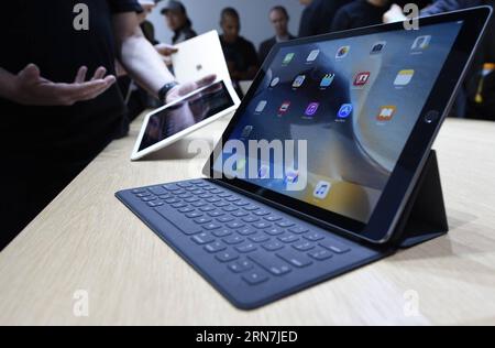 (150909) -- SAN FRANCISCO, 9 settembre 2015 () -- Un nuovo iPad Pro viene esposto a seguito di un evento Apple a San Francisco, negli Stati Uniti, il 9 settembre 2015. () U.S.-SAN FRANCISCO-APPLE-NEW PRODUCTS Xinhua PUBLICATIONxNOTxINxCHN 150909 San Francisco settembre 9 2015 un nuovo iPad pro VIENE esposto in seguito all'evento Apple a San Francisco negli Stati Uniti IL 9 settembre 2015 Stati Uniti San Francisco Apple New Products XINHUA PUBLICATIONxNOTxINxCHN Foto Stock