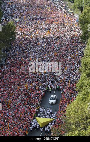 Decine di migliaia di persone si riuniscono a Barcellona per chiedere l'indipendenza della Catalogna durante la giornata Nazionale della Catalogna a Meridiana Avenue a Barcellona, in Spagna, 11 settembre 2015. ) SPAGNA-BARCELLONA-DEMENSTRATION-CATALOGNA-INDIPENDENZA PauxBarrena PUBLICATIONxNOTxINxCHN decine di migliaia di celebrità si riuniscono a Barcellona per chiedere l'indipendenza della Catalogna durante la giornata Nazionale della Catalogna a Meridiana Avenue a Barcellona Spagna 11 settembre 2015 Spagna Barcellona Catalogna indipendenza PauxBarrena PUBLICATIONXNOTxINxCHN Foto Stock