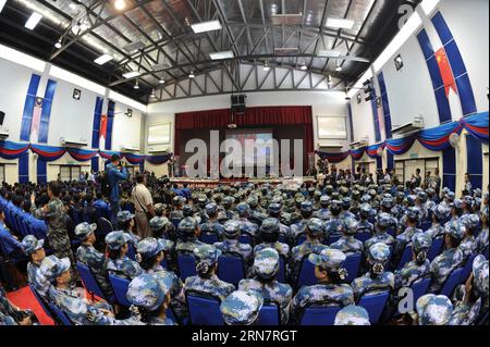 (150918) -- SELANGOR, 18 settembre 2015 -- i soldati partecipano alla cerimonia di apertura dell'esercitazione militare congiunta a Selangor, Malesia, il 18 settembre 2015. Le forze armate cinesi e malesi hanno lanciato la loro prima esercitazione militare congiunta qui venerdì, con l'obiettivo di approfondire il partenariato strategico a tutto tondo tra i due paesi. ) ESERCITAZIONE MILITARE MALESIA-SELANGOR-CINA JiangxShan PUBLICATIONxNOTxINxCHN Selangor 18 settembre 2015 soldati partecipano alla cerimonia di apertura dell'ESERCITAZIONE militare congiunta a Selangor in Malesia IL 18 settembre 2015 le forze armate cinesi e malesi hanno lanciato la loro prima EXE militare congiunta Foto Stock