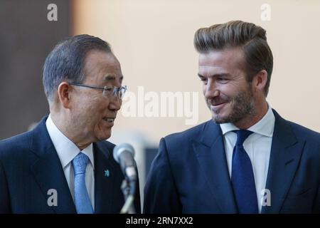 (150924) -- NEW YORK, 24 settembre 2015 -- il Segretario generale delle Nazioni Unite Ban Ki-Moon(L) e la star del calcio inglese e l'ambasciatore di buona volontà del Fondo delle Nazioni Unite per l'infanzia (UNICEF) David Beckham partecipano a una conferenza stampa che svela un'installazione digitale creata per l'UNICEF da Google, utilizzare la tecnologia mobile e i social media per trasmettere messaggi di bambini provenienti da tutto il mondo presso la sede delle Nazioni Unite a New York, 24 settembre 2015. ) Un-NEW YORK-UNICEF-DAVID BECKHAM LixMuzi PUBLICATIONxNOTxINxCHN New York 24 settembre 2015 Segretario generale delle Nazioni Unite Ban KI Moon l e English Soccer Star An Foto Stock