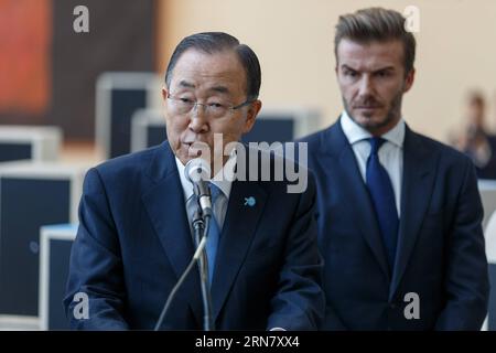 (150924) -- NEW YORK, 24 settembre 2015 -- il Segretario generale delle Nazioni Unite Ban Ki-Moon (L) parla durante una conferenza stampa rivelando un'installazione digitale creata per l'UNICEF da Google, utilizzando la tecnologia mobile e i social media per trasmettere messaggi di bambini provenienti da tutto il mondo presso la sede centrale delle Nazioni Unite a New York, 24 settembre 2015.) Un-NEW YORK-UNICEF-DAVID BECKHAM LixMuzi PUBLICATIONxNOTxINxCHN New York 24 settembre 2015 il Segretario generale delle Nazioni Unite Ban KI Moon l parla durante una conferenza stampa che svela un'installazione digitale creata per l'UNICEF da Google utilizzando la tecnologia mobile An Foto Stock