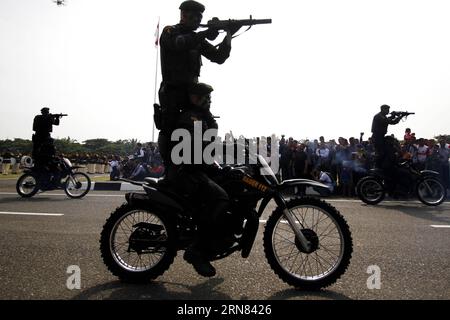 (151005) -- ACEH, 5 ottobre 2015 -- le forze armate nazionali indonesiane (TNI) si esibiscono durante la celebrazione del 70° anniversario delle forze armate nazionali ad Aceh, Indonesia, 5 ottobre 2015. ) INDONESIA-ACEH-FORZE ARMATE NAZIONALI INDONESIANE-70° ANNIVERSARIO Junaidi PUBLICATIONxNOTxINxCHN Aceh 5 ottobre 2015 forze armate nazionali indonesiane TNI si esibiscono durante la celebrazione del 70° anniversario delle forze armate nazionali ad Aceh Indonesia 5 ottobre 2015 Indonesia Aceh forze armate nazionali indonesiane 70° anniversario Junaidi PUBLICATIONXINTxCHN Foto Stock