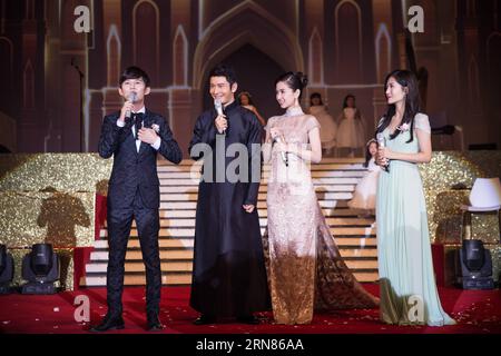 (151009) -- SHANGHAI, 8 ottobre 2015 () -- l'attore Huang Xiaoming (2nd L) e l'attrice Angelababy (2nd R) tengono la loro cerimonia di nozze a Shanghai, Cina orientale, 8 ottobre 2015. () (ry) CHINA-SHANGHAI-HUANG XIAOMING-WEDDING (CN) Xinhua PUBLICATIONxNOTxINxCHN 151009 Shanghai OCT 8 2015 l'attore Huang Xiao Ming 2nd l e l'attrice Angela Baby 2nd r tengono la loro cerimonia di matrimonio a Shanghai Cina orientale OCT 8 2015 Ry China Shanghai Huang Xiao Ming Wedding CN XINHUA PUBLICATIONXNOTXINXINXCHN Foto Stock