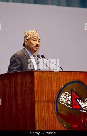 (151011) -- KATHMANDU, 11 ottobre 2015 -- Kamal Thapa, presidente del partito Rastriya Prajatantra-Nepal, tiene un discorso al parlamento durante le elezioni a Kathmandu, Nepal, 11 ottobre 2015. Il Nepal avrà il suo 38° primo Ministro nelle prossime ore. Il processo di votazione per l'elezione del primo primo primo ministro del paese dopo la promulgazione della nuova costituzione è previsto per iniziare alle 11:00 presso la sede del Parlamento a New Baneshwor della capitale. ) NEPAL-KATHMANDU-PM-ELEZIONE PratapxThapa PUBLICATIONxNOTxINxCHN 151011 Kathmandu OCT 11 2015 Kamal Thapa Presidente del partito Rastriya Prajatantra NEP Foto Stock