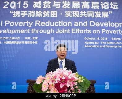 (151016) -- PECHINO, 16 ottobre 2015 -- il presidente cinese Xi Jinping affronta il Global Poverty Reduction and Development Forum del 2015 a Pechino, capitale della Cina, 16 ottobre 2015. ) (wf) CHINA-BEIJING-XI JINPING-FORUM (CN) LixXueren PUBLICATIONxNOTxINxCHN Pechino ottobre 16 2015 il presidente cinese Xi Jinping affronta il Forum globale di riduzione della povertà e sviluppo 2015 a Pechino capitale della Cina ottobre 16 2015 WF China Beijing Xi Jinping Forum CN LixXueren PUBLICATIONxNOTxINxCHN Foto Stock