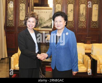 (151023) -- PECHINO, 23 ottobre 2015 -- il vice primo ministro cinese Liu Yandong (R) incontra l'ex segretario del lavoro degli Stati Uniti Elaine Chao a Pechino, Cina, 22 ottobre 2015. ) CHINA-BEIJING-LIU YANDONG-ELAINE CHAO-MEETING DingxLin PUBLICATIONxNOTxINxCHN Pechino OCT 23 2015 il vice Premier cinese Liu Yandong r incontra l'ex Segretario di laboratorio degli Stati Uniti Elaine Chao a Pechino Cina OCT 22 2015 China Beijing Liu Yandong Elaine Chao Meeting DingxLin PUBLICATIONXNOTxINxCHN Foto Stock