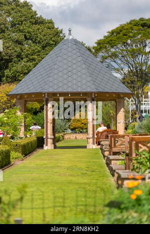 L'Herb Garden Pavilion e' il padiglione di arenaria e ardesia di nuova costruzione presso i Royal Botanic Gardens, Sydney, Aust. È stato aperto nel dicembre 2011 Foto Stock