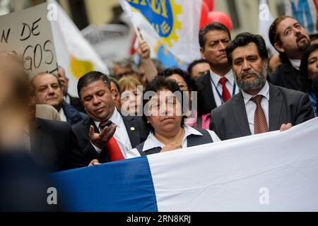 SANTIAGO, Oct. 28, 2015 -- The President of National Association of Employees of the Civil Registry and Identification (ANERCICH, for its acronym in Spanish), Nelly Diaz (C), takes part in a march during a 30-day work stoppage by ANERCICH, due to the failure to comply with the demands of the Direction of Budgets (DIPRES, for its acronym in Spanish), in Santiago, Chile, Oct. 28, 2015. Pablo Rojas Madariaga/AGENCIAUNO) (jp) (ah) CHILE-SANTIAGO-SOCIETY-MARCH e AGENCIAxUNO PUBLICATIONxNOTxINxCHN   Santiago OCT 28 2015 The President of National Association of Employees of The Civil Registry and Ide Stock Photo