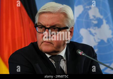 (151104) -- BERLINO, 04 novembre 2015 -- il ministro degli Esteri tedesco Frank-Walter Steinmeier partecipa a una conferenza stampa a Berlino, in Germania, il 4 novembre 2015. Mercoledì il ministro degli Esteri tedesco Frank-Walter Steinmeier ha annunciato che la Germania avrebbe fornito ulteriori 75 milioni di euro (81,4 milioni di dollari) in aiuti ai rifugiati. GERMANIA-BERLINO-RIFUGIATI-STEINMEIER Zhangxfan PUBLICATIONxNOTxINxCHN Berlino 04 novembre 2015 i ministri degli Esteri tedeschi Frank Walter Stein Meier partecipano a una conferenza stampa a Berlino Germania IL 4 novembre 2015 i ministri degli Esteri tedeschi Frank Walter Stein Meier hanno annunciato mercoledì Thatcher G. Foto Stock