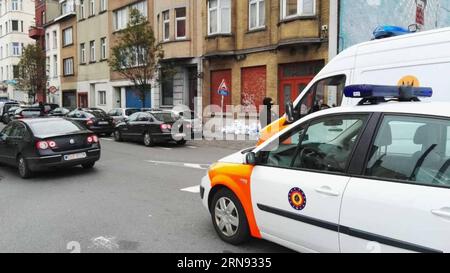 (151116) -- BRUXELLES, 16 novembre 2015 -- la polizia belga partecipa a un'operazione contro diversi sospetti negli attentati di Parigi a Bruxelles, in Belgio, il 16 novembre 2015. ) BELGIO-BRUXELLES-OPERAZIONE YexPingfan PUBLICATIONxNOTxINxCHN Bruxelles 16 novembre 2015 la polizia belga partecipa all'operazione contro diversi sospetti degli attacchi di Parigi a Bruxelles Belgio IL 16 novembre 2015 Belgio Bruxelles operazione YexPingfan PUBLICATIONxNOTxINxCHN Foto Stock