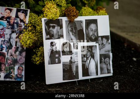 Bloomington, USA. 8 settembre 2016. BLOOMINGTON, INDIANA - 31 AGOSTO: I membri della comunità si riuniscono presso il tribunale della contea di Monroe per la giornata internazionale di sensibilizzazione sull'overdose il 31 agosto 2023. ( Credit: Jeremy Hogan/Alamy Live News Foto Stock