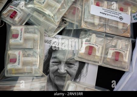 Bloomington, USA. 8 settembre 2016. BLOOMINGTON, INDIANA - 31 AGOSTO: I membri della comunità si riuniscono presso il tribunale della contea di Monroe per la giornata internazionale di sensibilizzazione sull'overdose il 31 agosto 2023. ( Credit: Jeremy Hogan/Alamy Live News Foto Stock