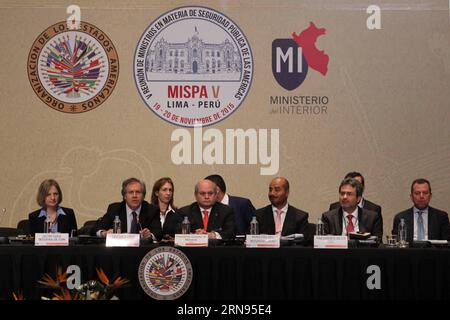 (151119) -- LIMA, 19 novembre 2015 -- il segretario generale dell'Organizzazione degli Stati americani (OAS) Luis Almagro (2nd L) tiene un discorso durante la cerimonia di apertura della quinta riunione dei ministri responsabili della pubblica sicurezza nelle Americhe (MISPA-V), nella città di Lima, capitale del Perù, 19 novembre 2015. Luis Camacho) (jg) (sp) PERU-LIMA-OAS-MEETING e LuisxCamacho PUBLICATIONxNOTxINxCHN 151119 Lima Nov 19 2015 il Segretario generale dell'Organizzazione degli Stati americani OAS Luis Almagro 2nd l tiene un discorso durante la cerimonia di apertura della quinta riunione del Ministro responsabile della se pubblica Foto Stock