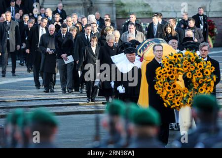 Nov. 23, 2015 - Hamburg, GERMANY - Susanne Schmidt, Ruth Loah, Angela Merkel and Norbert Lammert during the memorial service for late German Chancellor Helmut Schmidt in Hamburg, northern Germany, Monday, Nov. 23, 2015. Schmidt died Nov. 10, 2015. He was 96. Hamburg PUBLICATIONxNOTxINxCHN   Nov 23 2015 Hamburg Germany Susanne Schmidt Ruth Loah Angela Merkel and Norbert Lammert during The Memorial Service for Late German Chancellor Helmut Schmidt in Hamburg Northern Germany Monday Nov 23 2015 Schmidt died Nov 10 2015 he what 96 Hamburg PUBLICATIONxNOTxINxCHN Stock Photo