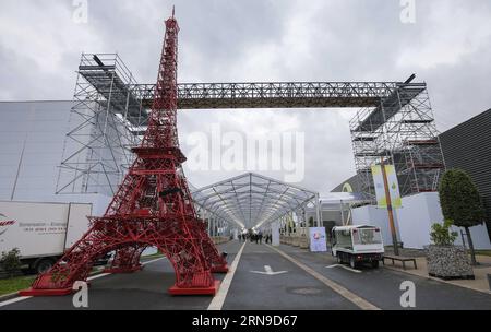 Klimakonferenz COP21 a Parigi (151129) -- PARIGI, 29 novembre 2015 -- foto scattata il 29 novembre 2015 mostra le Bourget dove si terrà la Conferenza delle Nazioni Unite sui cambiamenti climatici (COP 21) del 2015 a Parigi, in Francia. Già in stato di forte allerta terroristica, la Francia ha pianificato di versare 11.000 poliziotti e gendarmi in tutto il paese per garantire la sicurezza della prossima conferenza delle Nazioni Unite sui cambiamenti climatici (COP21). ) (Zjy) FRANCE-PARIS-COP 21 ZhouxLei PUBLICATIONxNOTxINxCHN Climate Conference COP21 a Parigi 151129 Parigi Nov 29 2015 la foto scattata IL 29 2015 novembre mostra le Bourget dove il CLIMA delle Nazioni Unite del 2015 Chang Foto Stock