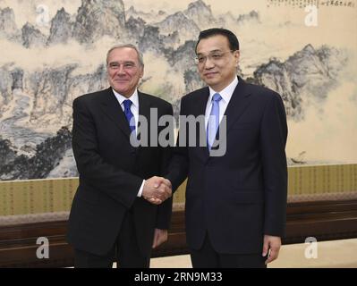 (151211) -- PECHINO, 11 dicembre 2015 -- il Premier cinese li Keqiang (R) incontra il presidente del Senato italiano Pietro grasso a Pechino, capitale della Cina, dicembre 11, 2015. ) (Yxb) CHINA-BEIJING-li KEQIANG-ITALY-PIETRO GRASSO-MEETING(CN) XiexHuanchi PUBLICATIONxNOTxINxCHN 151211 Beijing DEC 11 2015 Chinese Premier Left Keqiang r Meets with Italian Senate President Pietro grasso in Beijing Capital of China DEC 11 2015 yxb China Beijing Left Keqiang Italia Pietro grasso Meeting CN XiexHuanchi PUBLICATIONxNOTxINxCHN Foto Stock