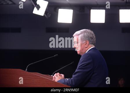 (151211) -- WASHINGTON D.C., 11 dicembre 2015 -- il segretario alla difesa britannico Michael Fallon partecipa a una conferenza stampa congiunta con il segretario alla difesa americano Ash Carter (non nella foto) al Pentagono di Washington D.C., capitale degli Stati Uniti, 11 dicembre 2015. Il segretario della difesa britannico Michael Fallon ha detto qui venerdì che la Gran Bretagna non avrebbe inviato truppe di terra in Iraq, aggiungendo che la leadership irachena gli aveva chiarito che gli stivali occidentali a terra non erano ricercati in Iraq. ) U.S.-WASHINGTON D.C.-CARTER-GRAN BRETAGNA-CONFERENZA STAMPA JIAOXMIN PUBLICATIONXNOTXINXCHN 151211 WASHINGTON D C DE Foto Stock