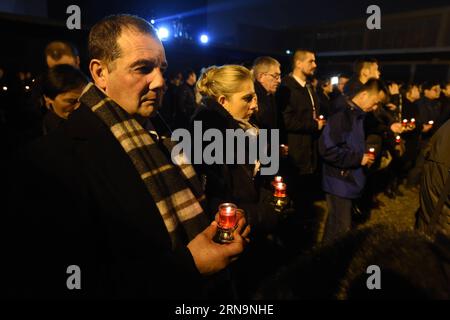 (151213) -- NANCHINO, 13 dicembre 2015 -- le persone assistono a una veglia di candela presso la sala commemorativa per le vittime del massacro di Nanchino da parte degli invasori giapponesi a Nanchino, capitale della provincia del Jiangsu della Cina orientale, il 13 dicembre 2015, seconda giornata commemorativa nazionale cinese per le vittime del massacro di Nanchino. Ji Chunpeng) CHINA-NANJING-VIGIL-NANJING MASSACRE-PRAY(CN) cunxcan PUBLICATIONxNOTxINxCHN 151213 Nanjing DEC 13 2015 celebrità assistono a una Veglia di candela PRESSO la sala commemorativa per le vittime del massacro di Nanchino da parte degli invasori giapponesi a Nanchino capitale della provincia di Jiangsu della Cina orientale IL DEC 13 2015 China S se Foto Stock