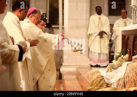 (151225) -- BETHLEHEM, December 25, 2015 -- The Latin Patriarch of Jerusalem Fouad Twal (3rd L) leads a Christmas Midnight Mass, at the Church of Nativity, in the West Bank city of Bethlehem on Dec. 25, 2015. Pool/Fadi Arouri) MIDEAST-BETHLEHEM-CHRISTMAS EmadxDrimly PUBLICATIONxNOTxINxCHN   Bethlehem December 25 2015 The Latin Patriarch of Jerusalem Fouad Twal 3rd l leads a Christmas Midnight Mass AT The Church of Nativity in The WEST Bank City of Bethlehem ON DEC 25 2015 Pool Fadi Arouri Mideast Bethlehem Christmas EmadxDrimly PUBLICATIONxNOTxINxCHN Foto Stock