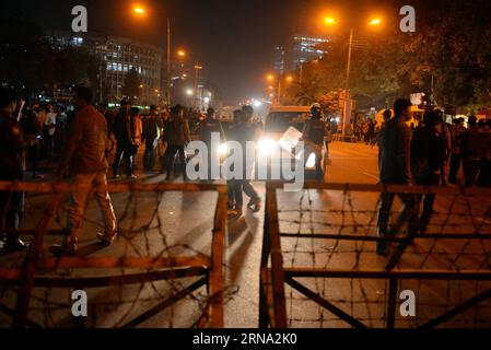 Photo taken on Dec. 31, 2015 shows the barricade at Dhaka University during the celebration of the New Year in Dhaka, Bangladesh. Authorities in Bangladesh have tightened security in all major cities and towns for New Year s Eve in the wake of a rising tide of militancy. Thousands of Bangladeshi police and anti-crime elite force Rapid Action Battalion (RAB) have been deployed in capital Dhaka to maintain law and order. ) BANGLADESH-DHAKA-NEW YEAR S EVE-SECURITY SharifulxIslam PUBLICATIONxNOTxINxCHN   Photo Taken ON DEC 31 2015 Shows The Barricade AT Dhaka University during The Celebration of T Stock Photo