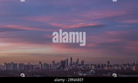 (160113) -- PECHINO, 13 gennaio 2016 --foto scattata il 13 gennaio 2016 mostra l'alba a Pechino, capitale della Cina. ) (Zwx) CHINA-BEIJING-SUNRISE(CN) LixJianbo PUBLICATIONxNOTxINxCHN 160113 Pechino 13 gennaio 2016 foto scattate IL 13 gennaio 2016 mostra l'alba a Pechino capitale della Cina zwx China Beijing Sunrise CN LixJianbo PUBLICATIONxNOTxINxCHN Foto Stock