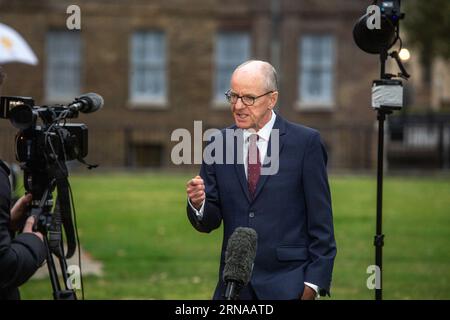 Londra, Regno Unito. 1 settembre 2023. Il Ministro di Stato per le scuole Nick Gibb è visto a Westminster mentre appare in TV breakfast show rispondendo a domande sulla decisione di chiudere alcune scuole per preoccupazioni concrete non sicure. Credito: Tayfun salci / Alamy Live News Foto Stock