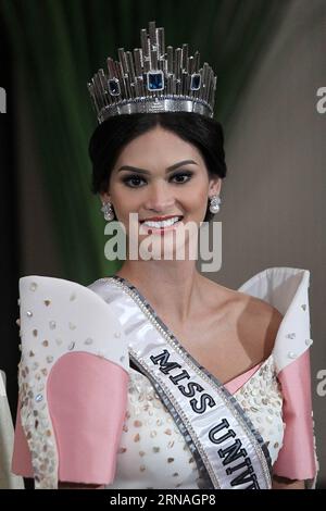 (160126) -- MANILA, 26 gennaio 2016 -- Miss Universo 2015 Pia Alonzo Wurtzbach delle Filippine attende la sua chiamata di cortesia con il presidente filippino Benigno S. Aquino III al Malacanan Palace di Manila, Filippine, 26 gennaio 2016. Wurtzbach è stata incoronata Miss Universo il mese scorso in uno spettacolo pieno di dramma dopo che il presentatore del concorso, il comico Steve Harvey, ha frainteso la sua carta di spunto e ha inizialmente annunciato Miss Colombia come vincitrice prima di scusarsi e dire che Wurtzbach aveva vinto. ) FILIPPINE-MANILA-MISS UNIVERSO 2015 RouellexUmali PUBLICATIONxNOTxINxCHN Manila gennaio 26 2016 Miss Universo 2015 Pia Foto Stock