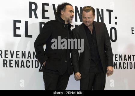 (160127) -- CITTÀ DEL MESSICO, 26 gennaio 2016 -- il regista messicano Alejandro Gonzalez Inarritu (L) e l'attore statunitense Leonardo DiCaprio posa durante il photocall per promuovere il film The Revenant a città del Messico, capitale del Messico, il 26 gennaio 2016. Alejandro Ayala) (jp) (sp) CITTÀ DEL MESSICO-FILM-THE REVENANT e AlejandroxAyala PUBLICATIONxNOTxINxCHN 160127 città del Messico gennaio 26 2016 il regista cinematografico MESSICANO Alejandro Gonzalez Inarritu l e l'attore statunitense Leonardo DiCaprio posa durante la foto per promuovere il film il rivale a città del Messico capitale del Messico IL 26 2016 gennaio Alejandro Ayala JP SP Foto Stock