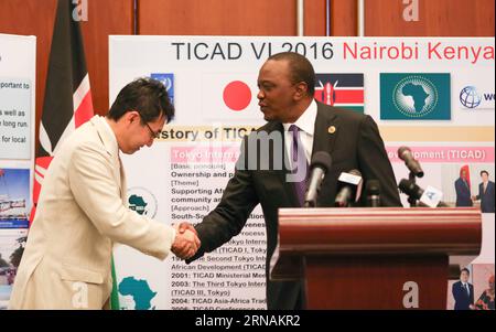 (160131) -- ADDIS ABEBA, 31 gennaio 2016 -- il presidente keniota Uhuru Kenyatta (R) stringe la mano a Katsuyuki Kawai, rappresentante speciale del primo ministro giapponese al vertice dell'UA, durante una conferenza stampa ad Addis Abeba, capitale dell'Etiopia, il 31 gennaio 2016. La sesta Conferenza internazionale di Tokyo sullo sviluppo africano (TICAD) si terrà in Kenya dal 27 al 28 agosto, il presidente Uhuru Kenyatta ha annunciato domenica a margine del vertice dei capi di Stato dell'UA ad Addis Abeba . ) ETIOPIA-ADDIS ABEBA-KENYA-GIAPPONE-TICAD PanxSiwei PUBLICATIONxNOTxINxCHN Addis Abeba gennaio 31 2016 Kenya Foto Stock