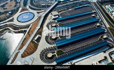 (160203) -- SHANGHAI, 3 febbraio 2016 () -- una foto aerea scattata il 3 febbraio 2016 mostra una vista panoramica di Shanghai Disneyland a Shanghai, nella Cina orientale. Shanghai Disneyland ha annunciato che inizierà a vendere i biglietti il 28 marzo di quest'anno. Disneyland offre sia biglietti regolari che di punta con prezzi regolari a 370 yuan (circa 56 dollari USA) e prezzi di picco a 499 yuan (circa 76 dollari USA). () (lfj) SHANGHAI-DISNEYLAND-BIGLIETTI (CN) Xinhua PUBLICATIONxNOTxINxCHN Shanghai 3 febbraio 2016 a foto aerea scattata IL 3 febbraio 2016 mostra una vista panoramica del Disneyland Shanghai a Shanghai EAS Foto Stock