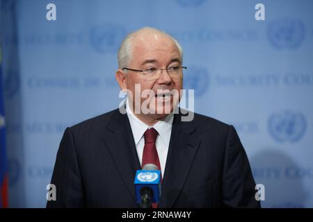 UNO Pressekonferenz zum Start einer Nordkoreanischen Langstreckenrakete Rafael Ramirez, rappresentante permanente del Venezuela presso le Nazioni Unite e presidente a rotazione del Consiglio di sicurezza di febbraio, parla ai media presso la sede delle Nazioni Unite a New York, 7 febbraio 2016. Il Consiglio di sicurezza delle Nazioni Unite di domenica ha condannato il lancio della tecnologia dei missili balistici da parte della Repubblica popolare democratica di Corea (RPDC) di sabato, ha dichiarato una dichiarazione stampa del consiglio. ) CONSIGLIO DI SICUREZZA delle Nazioni Unite-RPDC-MISSILE-CONDANNA LixMuzi PUBLICATIONxNOTxINxCHN conferenza stampa delle Nazioni Unite per avviare una lunga corsa nordcoreana Foto Stock