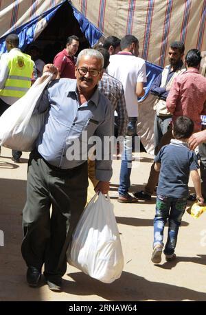 (160207) -- KHARTOUM, Feb. 7, 2016 -- A Syrian refugee carries relief materials in Khartoum, capital of Sudan, Feb. 7, 2016. The first batch of urgent relief supplies including food and blankets donated by the Saudi International Islamic Relief Organization were distributed in Khartoum on Sunday. ) SUDAN-KHARTOUM-SYRIAN REFUGEES-RELIEF GOODS Mohamedxbabker PUBLICATIONxNOTxINxCHN   Khartoum Feb 7 2016 a Syrian Refugee carries Relief Material in Khartoum Capital of Sudan Feb 7 2016 The First Batch of Urgent Relief SUPPLIES including Food and blankets Donated by The Saudi International Islamic Re Stock Photo