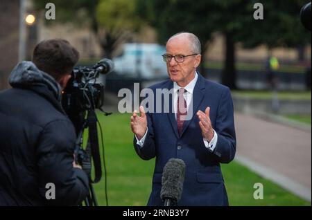 Londra, Inghilterra, Regno Unito. 1 settembre 2023. Il ministro delle scuole NICK GIBB è visto a Westminster mentre appare in TV a colazione spiegando la decisione di chiudere alcune scuole per preoccupazioni concrete non sicure. (Immagine di credito: © Tayfun salci/ZUMA Press Wire) SOLO USO EDITORIALE! Non per USO commerciale! Foto Stock