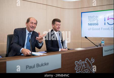 Nestlé Bilanzpressekonferenz (160218) - VEVEY, 18 febbraio 2016 -- CEO di Nestlé Paul Bulcke (L) parla durante una conferenza stampa tenutasi presso la sede centrale dell'azienda a Vevey, in Svizzera, il 18 febbraio 2016. Paul Bulcke, CEO del gigante svizzero del settore Food & Beverage Nestle, ha dichiarato giovedì che la Cina è stata e rimane il suo importante motore di crescita. Giovedì Nestle ha annunciato una crescita organica a un anno intero del 4,2% nel 2015, inferiore al suo obiettivo a lungo termine di crescita del 5-6%. La sua performance sul mercato asiatico è stata seriamente influenzata dalla questione dei noodles Maggi in India. Tuttavia, l'annuale Foto Stock