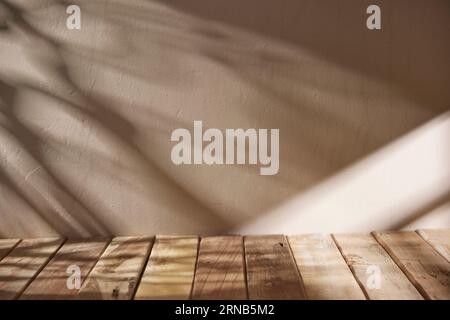 Vari oggetti di scena con un'atmosfera autunnale sotto la calda luce del sole pomeridiano. Foto Stock