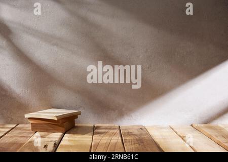 Vari oggetti di scena con un'atmosfera autunnale sotto la calda luce del sole pomeridiano. Foto Stock