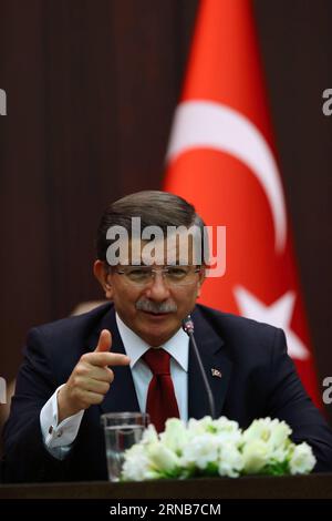 (160222) -- ANKARA, 22 febbraio 2016 -- il primo ministro turco Ahmet Davutoglu interviene durante una conferenza stampa ad Ankara, in Turchia, 22 febbraio 2016. Il primo ministro Ahmet Davutoglu ha annunciato lunedì un piano per sostenere il settore turistico della Turchia attraverso una sovvenzione di 255 milioni di lire (circa 87 milioni di dollari USA) e misure per aiutare le imprese turistiche a ristrutturare il debito. TURCHIA-ANKARA-POLITICS-PM MustafaxKaya PUBLICATIONxNOTxINxCHN Ankara 22 febbraio 2016 il primo ministro turco Ahmet Davutoglu parla durante una conferenza stampa ad Ankara in Turchia 22 febbraio 2016 i primi ministri Ahmet Davutoglu hanno annunciato lunedì un P Foto Stock