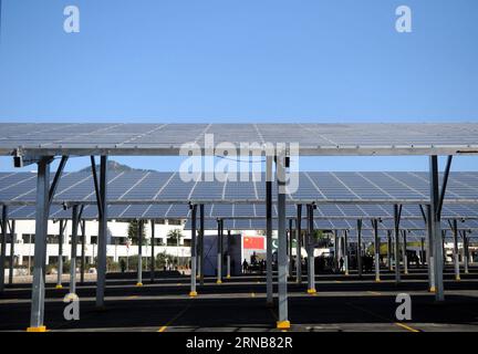 (160223) -- ISLAMABAD, 23 febbraio 2016 -- foto scattata il 23 febbraio 2016, mostra pannelli fotovoltaici solari presso la sede del parlamento di Islamabad, capitale del Pakistan. Il parlamento pakistano di martedì è diventato la prima legislatura al mondo che funziona completamente sull'energia verde con un progetto di produzione di energia solare donato e costruito dalla Cina). PAKISTAN-ISLAMABAD-GREEN CERIMONIA DI ACCENSIONE e DI PARTECIPAZIONE AhmadxKamal PUBLICATIONxNOTxINxCHN Islamabad 23 febbraio 2016 foto scattata IL 23 febbraio 2016 mostra pannelli fotovoltaici solari PRESSO il Parlamento di Islamabad capitale del Pakistan Foto Stock