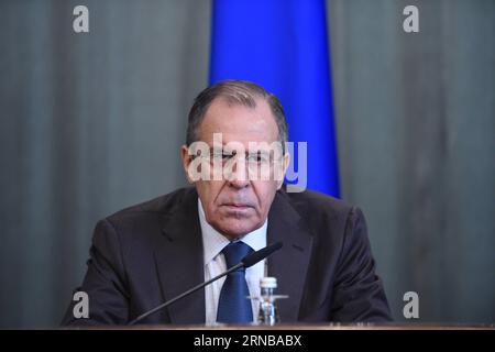 (160226) -- MOSCA, 26 febbraio 2016 -- il ministro degli Esteri russo Sergei Lavrov partecipa a una conferenza stampa dopo una riunione del Forum di cooperazione russo-arabo a Mosca, in Russia, il 26 febbraio 2016. La Russia e la Lega araba sostengono la creazione di un'ampia coalizione contro il terrorismo sotto l'egida delle Nazioni Unite, il ministro degli Esteri russo Sergei Lavrov ha detto qui venerdì. ) RUSSIA-MOSCA-LEGA ARABA-ANTITERRORISMO DaixTianfang PUBLICATIONxNOTxINxCHN Mosca febbraio 26 2016 i ministri degli Esteri russi Sergei Lavrov partecipano a una conferenza stampa dopo una riunione della cooperazione araba russa per Foto Stock