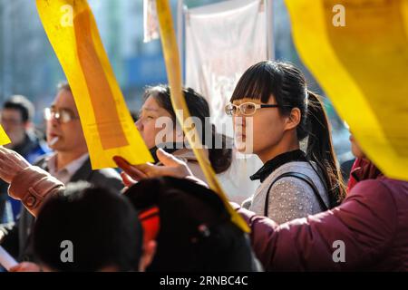 LVLIANG, 28 febbraio 2016 -- la gente partecipa a una fiera del lavoro nella città di Xiaoyi, provincia dello Shanxi, nella Cina settentrionale, 28 febbraio 2016. Una fiera del lavoro che offre 3318 posti di lavoro aperti qui la domenica. ) (Zwx) CHINA-SHANXI-XIAOYI-JOB FAIR(CN) ZhangxJianyi PUBLICATIONxNOTxINxCHN LVLIANG febbraio 28 2016 le celebrità partecipano a una Job Fair a Xiaoyi City nella provincia dello Shanxi della Cina settentrionale febbraio 28 2016 una Job Fair che offre 3318 posti vacanti aperti qui LA domenica zwx China Shanxi Xiaoyi Job Fair CN PUBLICATIONxNOTxINCHN Foto Stock