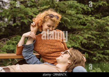 Romantic young couple spending time in summer park Foto Stock