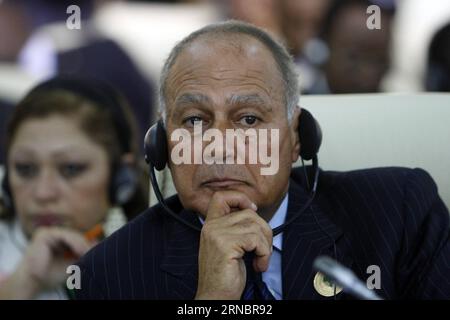 La foto mostra il ministro degli Esteri egiziano Ahmed Abul-Gheit che partecipa a un vertice speciale dell'Unione africana a Tripoli, capitale della Libia, il 31 agosto 2009. Ahmed Abul-Gheit è stato nominato segretario generale della Lega Araba, ha annunciato la fine del 10 marzo 2016. ) LEGA ARABA - NUOVO CAPO EGIZIANO EX FM HamzaxTurkia PUBLICATIONxNOTxINxCHN file foto mostra i ministri degli Esteri egiziani Ahmed Abul Gheit che partecipano a un vertice speciale dell'Unione africana a Tripoli capitale della Libia agosto 31 2009 Ahmed Abul Gheit è stato nominato Segretario generale della Lega araba ha annunciato la fine di marzo 2016 arabo Foto Stock